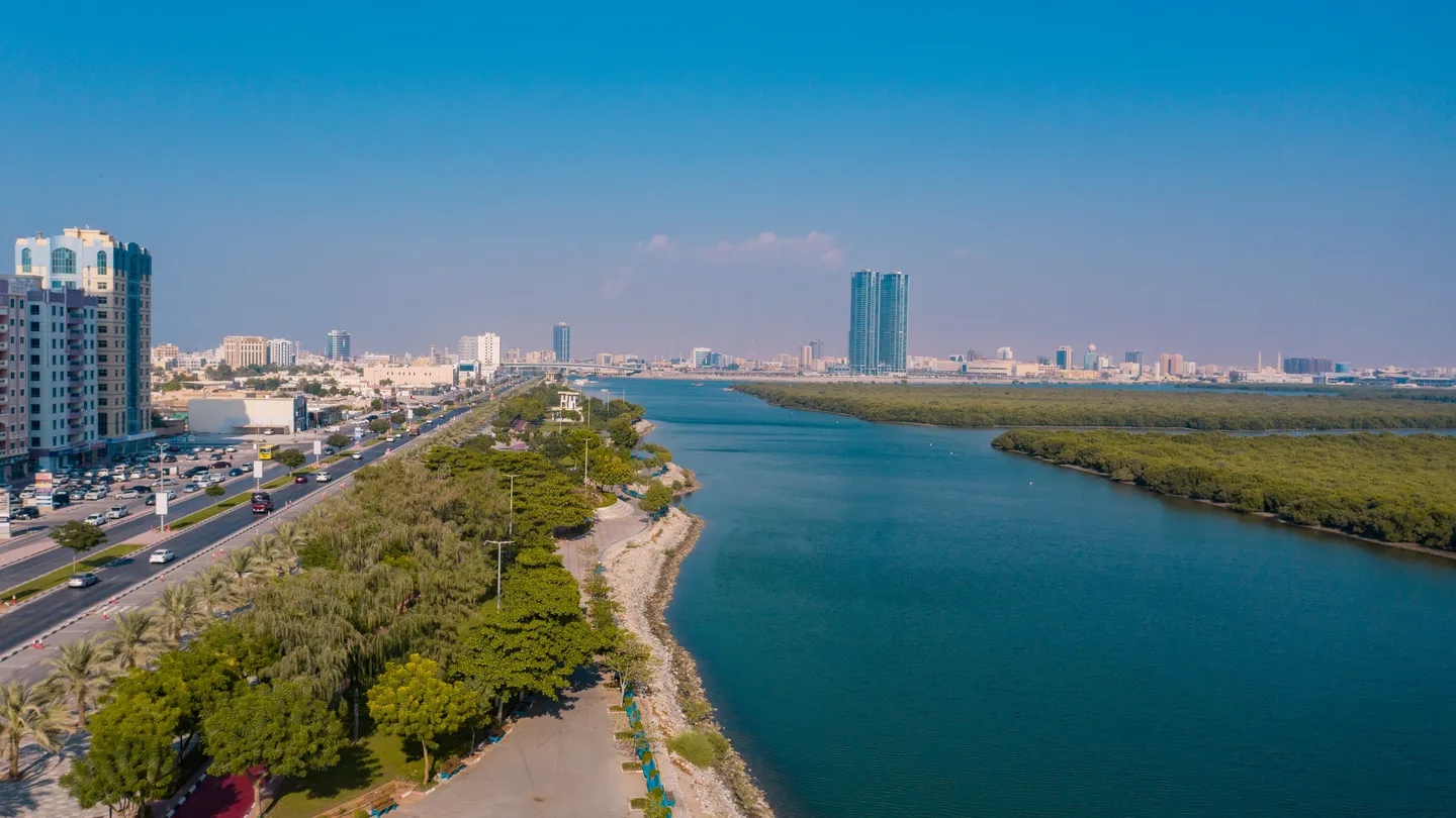 Al Qawasim Corniche car rental